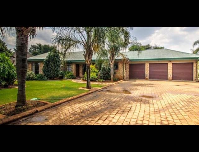4 BEDROOM HOUSE FOR SALE IN BREDELL